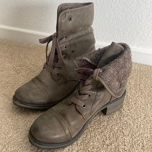 Roxy pepper lace up boots